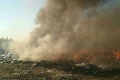 V Markušovciach horí tráva a odpad, požiar zasiahol plochu 30x60 metrov