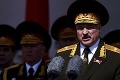 Lukašenko je najdlhšie vládnucim prezidentom Európy: Kontroverzné šieste víťazstvo vo voľbách