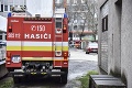 V petržalskej bytovke horí výťahová šachta, viaceré byty sú plné dymu