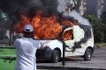 Nepokoje v Libanone si vyžiadali aj mŕtveho: Protestujúci podpálili banku