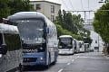 Protest súkromných autobusových dopravcov v Bratislave: Pred Úrad vlády doviezli rakvu