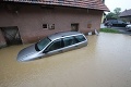 Slovensko sužujú mohutné búrky: Hasiči majú plné ruky práce, hlásia 80 výjazdov