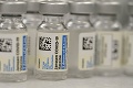 Johnson & Johnson odkladá distribúciu svojich vakcín v Európe