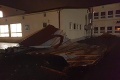 Vietor narobil poriadne škody: Základná škola zostala bez strechy!