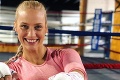 Boxerka premenila váženie na sexi predstavenie: V zápase však utrpela hrozivé zranenie