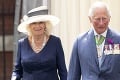 Princ Charles a vojvodkyňa Camilla dostali prvú dávku vakcíny: Netradičný krok kráľovskej rodiny