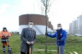Bratislava opäť o čosi zelenšia: Stromy sadil aj primátor Vallo