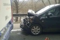 Nehoda v Kysuckom Lieskovci: Auto sa zrazilo s autobusom, v ktorom sa viezlo osem ľudí