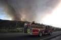 V Kalifornii vyčíňa ďalší lesný požiar: Stovky ľudí museli opustiť svoje domovy