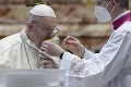 Pápež sa modlil za chorých a obyvateľov domovov sociálnych služieb: Silný odkaz v ťažkých časoch