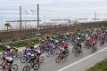 Diskvalifikácia už po pár kilometroch: Cyklista na Okolo Flámska sa správal príšerne