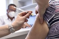 Očkovanie povolili pre ďalšiu skupinu obyvateľstva: Prihlásiť sa môžu už aj ľudia nad 50 rokov