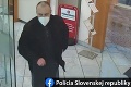 Muž s respirátorom vylúpil banku v Linzi, polícia prosí o pomoc aj Slovákov: Nespoznávate ho?