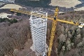 Výstavba takmer 40-metrovej rozhľadne v Brezne sa chýli ku koncu: Kam dovidíte z druhej najvyššej veže Slovenska