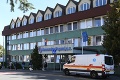 Počet nakazených zamestnancov popradskej nemocnice stúpa: COVID-19 vyradil 11 lekárov