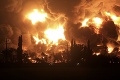 Veľký výbuch v ropnej rafinérii, zranili sa desiatky ľudí: Zasiahol ju blesk?!