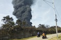 Veľký výbuch v ropnej rafinérii, zranili sa desiatky ľudí: Zasiahol ju blesk?!