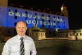 Nadherný prejav vďaky slovenským učiteľom: V ich špeciálny deň pre nich nasvietili celý Bratislavský hrad