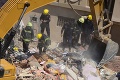 V Káhire sa zrútila obytná budova: Pod troskami vyhaslo najmenej 18 ľudských životov