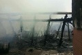 Zásah hasičov v Lozorne: Vznietila sa garáž aj drevená prístavba domu