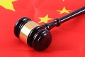 Nebudú sa len prizerať: Čína uvalila odvetné sankcie voči britským osobnostiam a inštitúciám