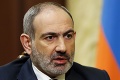Arménsky premiér chce krajinu dostať z politickej krízy: Vyzval na predčasné voľby