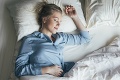 Odborníci radia: Prečo by ste tesne pred spánkom nemali cvičiť, piť alkohol ani veľa jesť