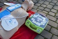 Extrémna pomoc pri najťažších prípadoch: Hasiči dostanú desiatky defibrilátorov