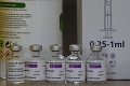 WHO odporúča pokračovať v očkovaní AstraZenecou: Výhody prevažujú nad rizikami