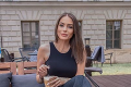 Drsný koniec! Popálená česká youtuberka sa rozišla so starším podnikateľom, verejne jej naložil
