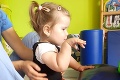 Dvojročnej Sofinke s rázštepom chrbtice konečne svitla nádej: Kvôli drahej operácii robí mamička Nikola aj nemožné!