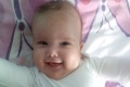 Dvojročnej Sofinke s rázštepom chrbtice konečne svitla nádej: Kvôli drahej operácii robí mamička Nikola aj nemožné!