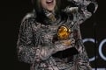 Módna polícia z Grammy: Speváčka s výstrihom až pod pupok, ktoré dámy to s outfitom vyhrali?