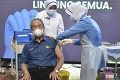 Malajzia spustila očkovanie: Prvú dávku vakcíny dostal premiér
