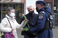 Ženy sa najskôr zľakli kontroly, potom sa už len usmievali: Aha, čo v Bratislave stvárali mestskí policajti!