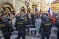 Na proteste proti pandemickým opatreniam v Prahe zasahovala polícia: Medzi zadržanými bol aj jeden poslanec