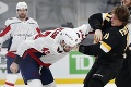 Chárov spoluhráč zákerne zaútočil na hráča Bruins, dodatočne dostal vysoký trest