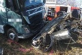 Tragédia na západnom Slovensku: Auto sa zrazilo s kamiónom, smutný koniec