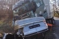 Tragédia na západnom Slovensku: Auto sa zrazilo s kamiónom, smutný koniec