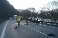 Smrteľná nehoda v Ružomberku, cestu uzavreli: Z tých fotiek vás zamrazí