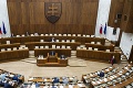 Minúta ticha v parlamente: Poslanci vyjadrili solidaritu Rakúsku i Francúzsku