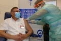 V žilinskej nemocnici ako prvého zaočkovali skúseného infektológa: Silné slová odborníka