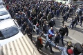 Nepokoje v Arménsku: Prívrženci premiéra vyšli do ulíc, odporcov sa snažili vytiahnuť z áut