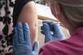 Vakcín proti COVID-19 je nedostatok: Krajiny EÚ bijú na poplach, žiadajú len jedno