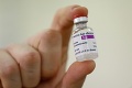 Tromfne konkurenciu z Pfizeru? Vedci z Oxfordu pracujú na úprave zloženia svojej vakcíny