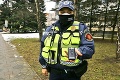Vo Zvolene idú s dobou: Zásahy policajtov filmuje minikamera na uniforme