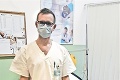Vyčerpaným lekárom v levickej nemocnici pomáhajú študenti-medici: Krst ohňom hneď v prvé dni