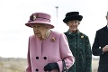 Kráľovná Alžbeta II. po polroku znovu na verejnosti: Jeden detail vám neunikne