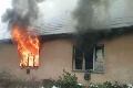 Požiar v Nitre: Hasiči zachránili z horiacej budovy dve osoby
