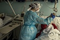 Hrozivá štatistika zo Slovenska: Každý piaty, ktorý sa dostane do nemocnice s COVID-19, zomrie
